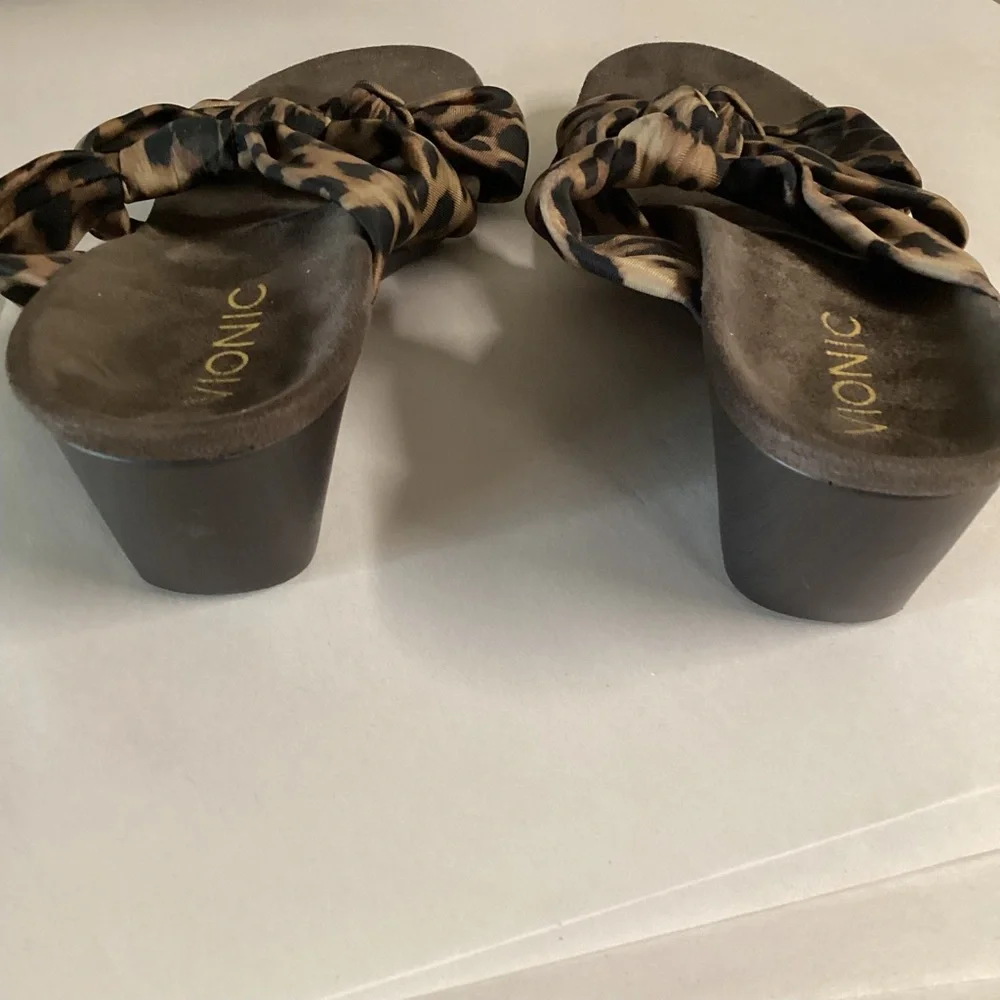 Vionic Park Rizzo Leopard Print Wedge Sandals